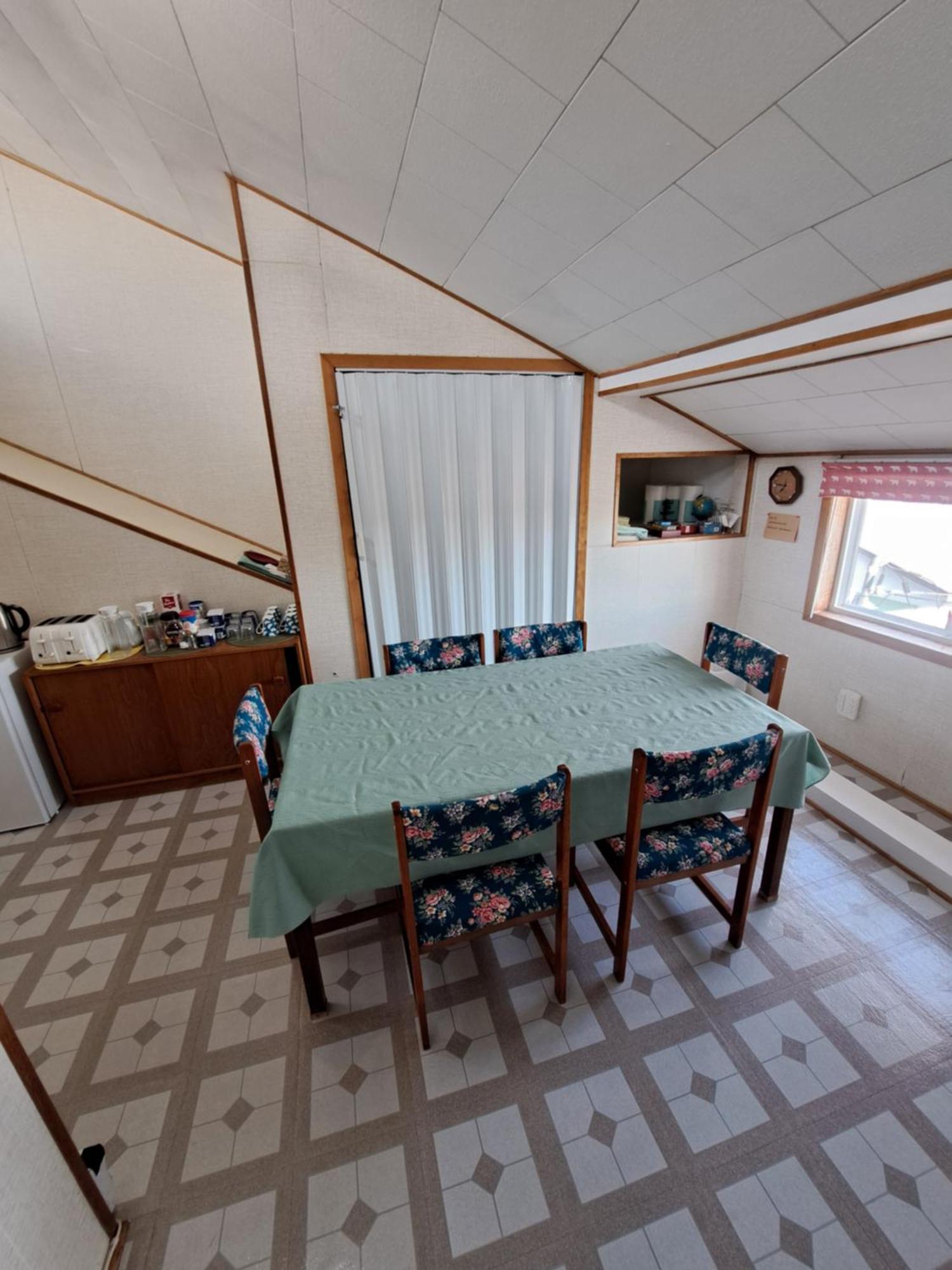 Polar Bear Bed And Breakfast Черчилл Экстерьер фото